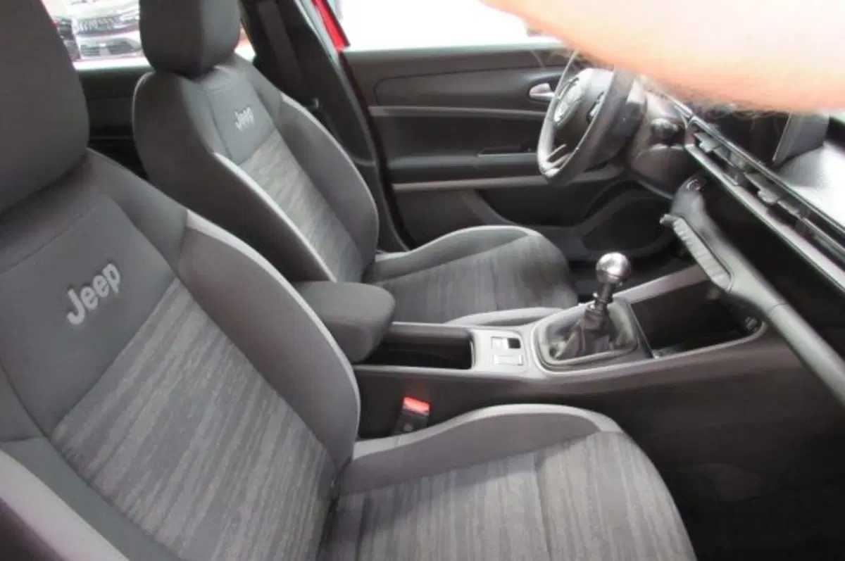 Jeep Avenger nuova a Milano (15)