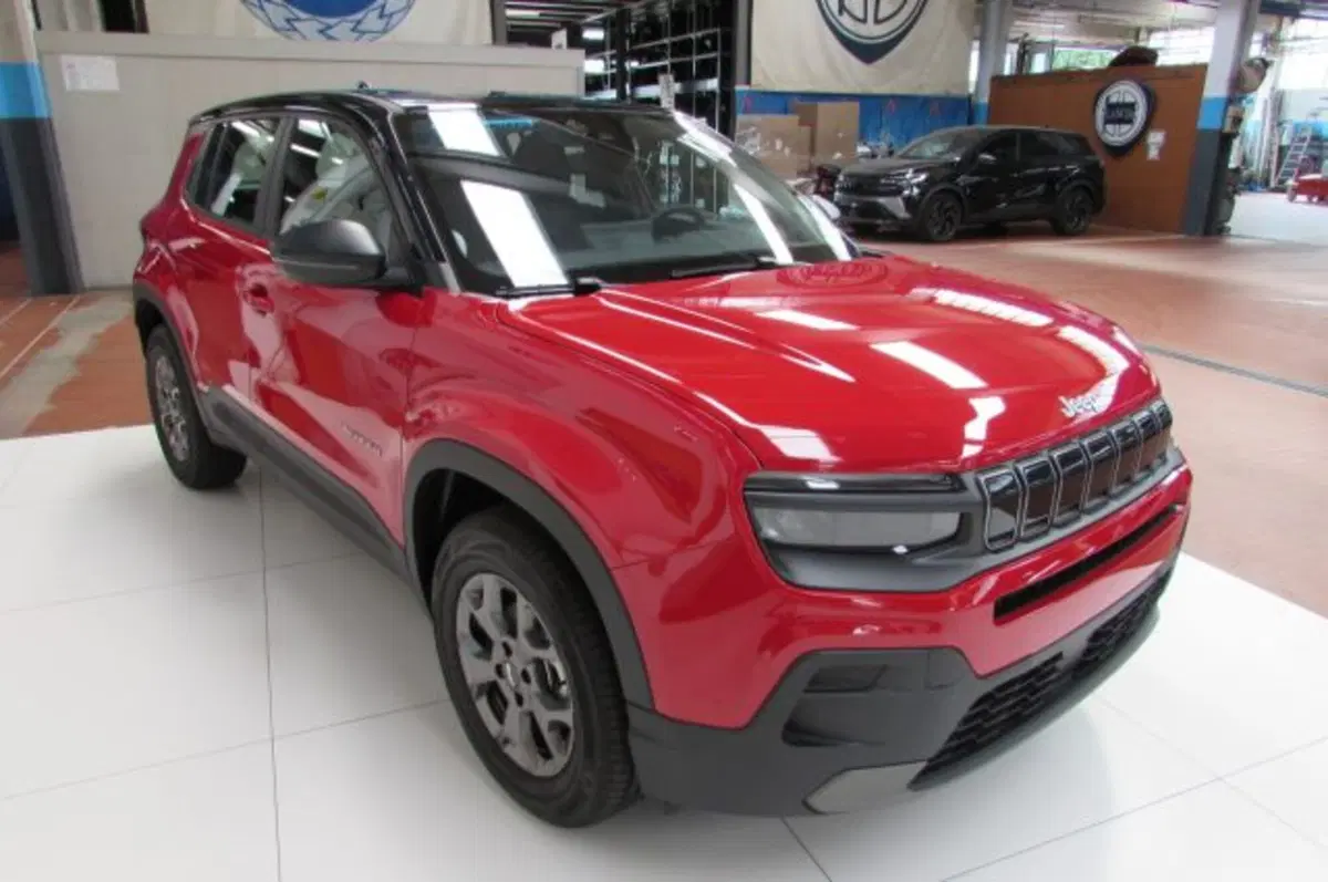Jeep Avenger nuova a Milano (2)