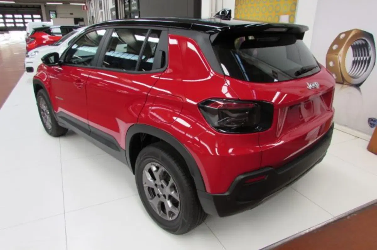 Jeep Avenger nuova a Milano (3)