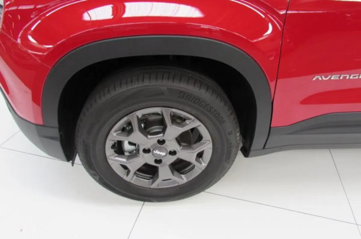 Jeep Avenger nuova a Milano (5)