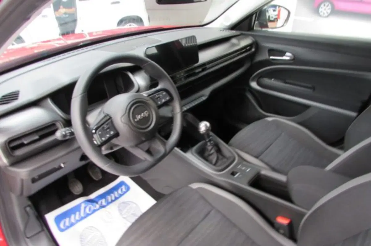 Jeep Avenger nuova a Milano (7)
