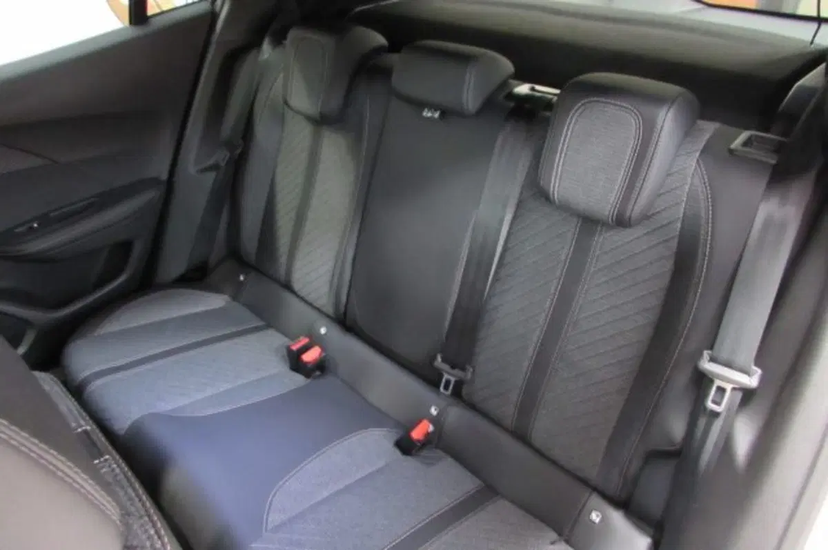 Peugeot 2008 nuova a Milano (13)