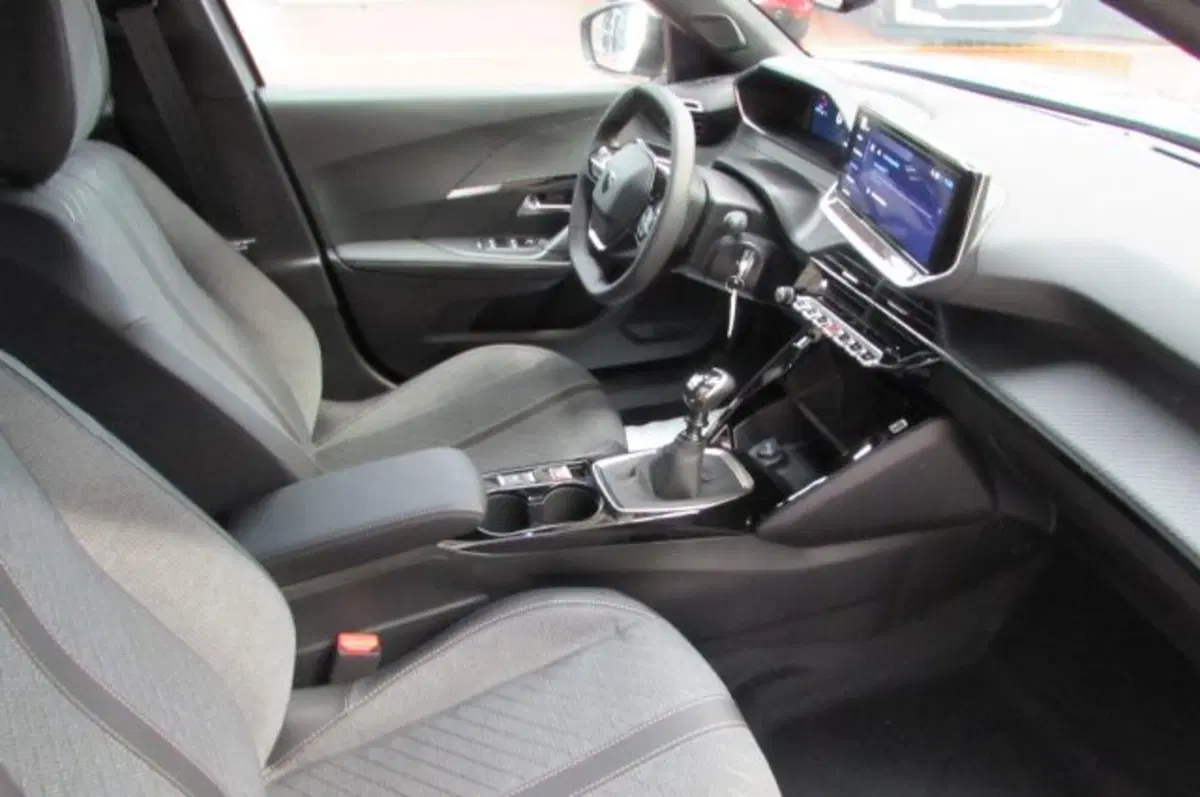Peugeot 2008 nuova a Milano (16)