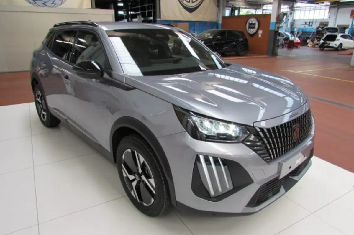Peugeot 2008 nuova a Milano (3)
