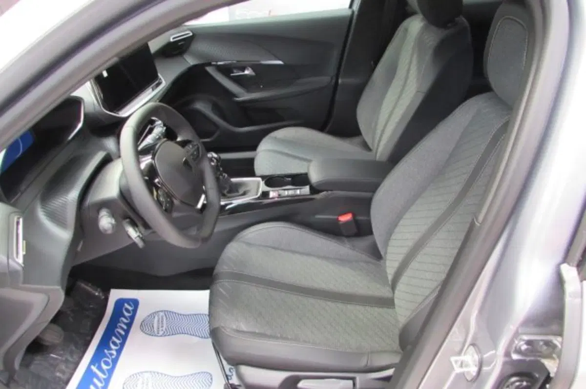 Peugeot 2008 nuova a Milano (7)