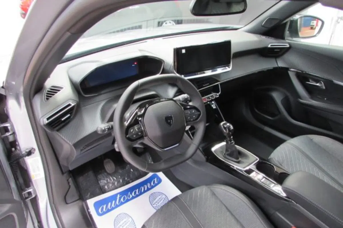 Peugeot 2008 nuova a Milano (8)