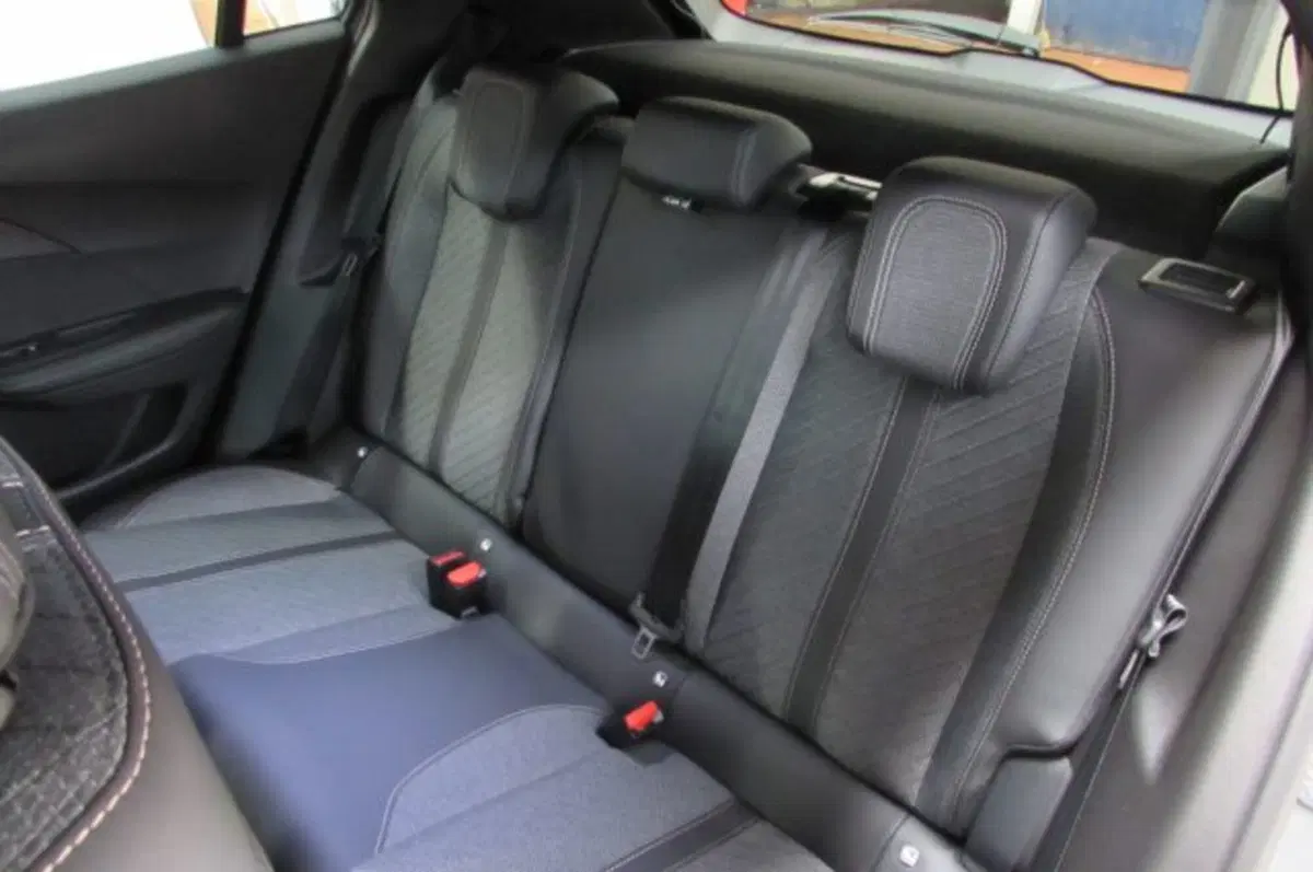 Peugeot 2008 nuova a Milano (13)