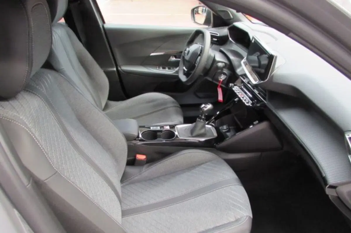 Peugeot 2008 nuova a Milano (16)