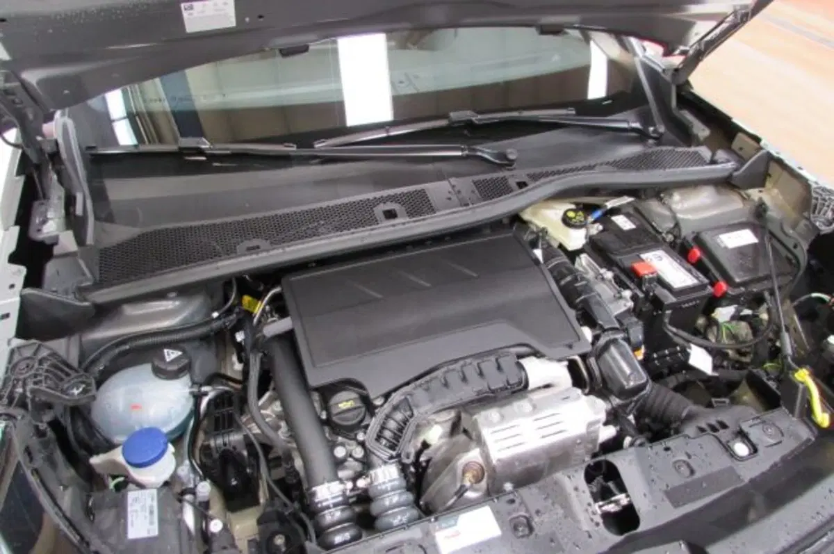 Peugeot 2008 nuova a Milano (18)