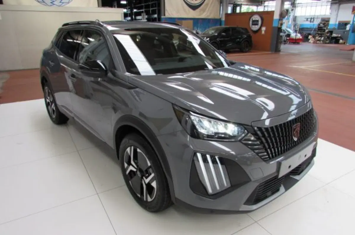 Peugeot 2008 nuova a Milano (3)