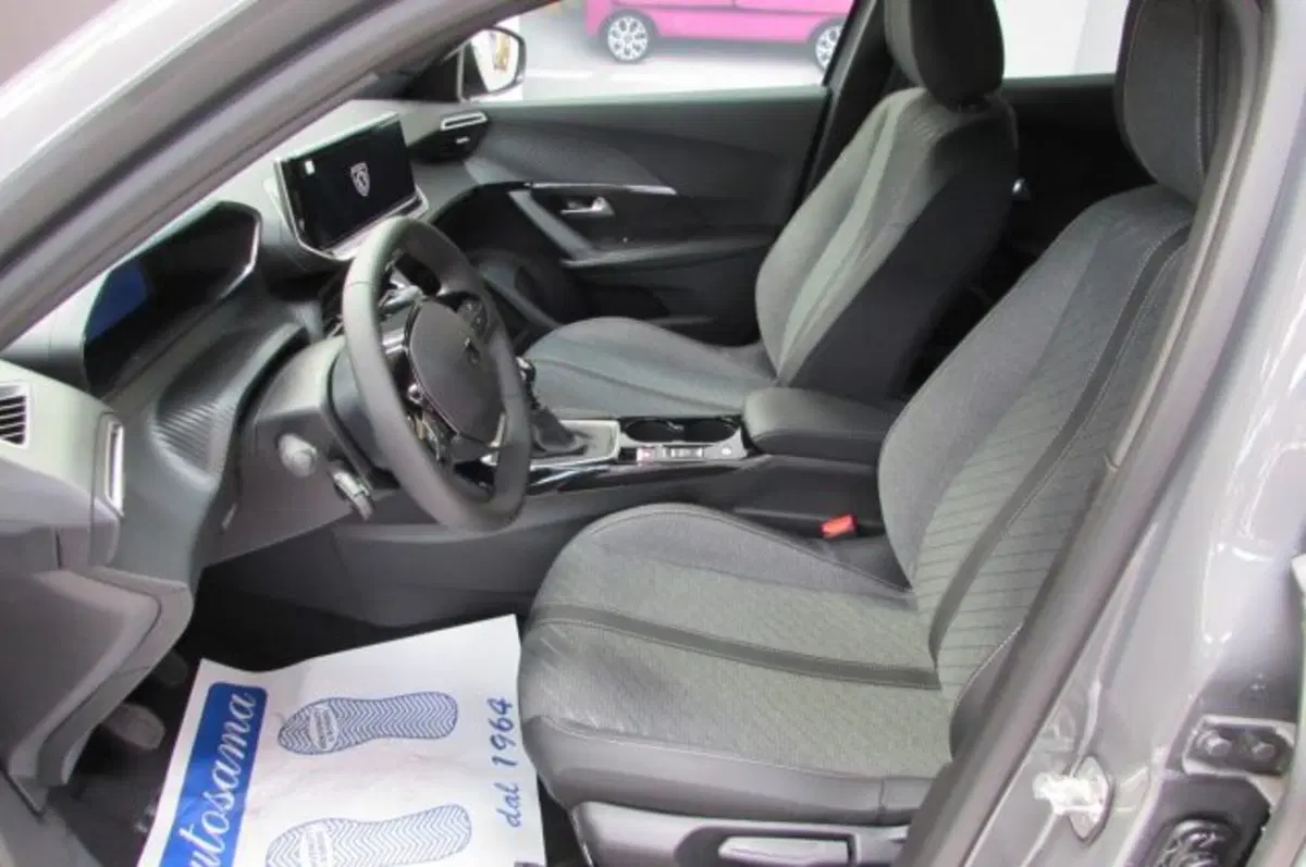 Peugeot 2008 nuova a Milano (7)