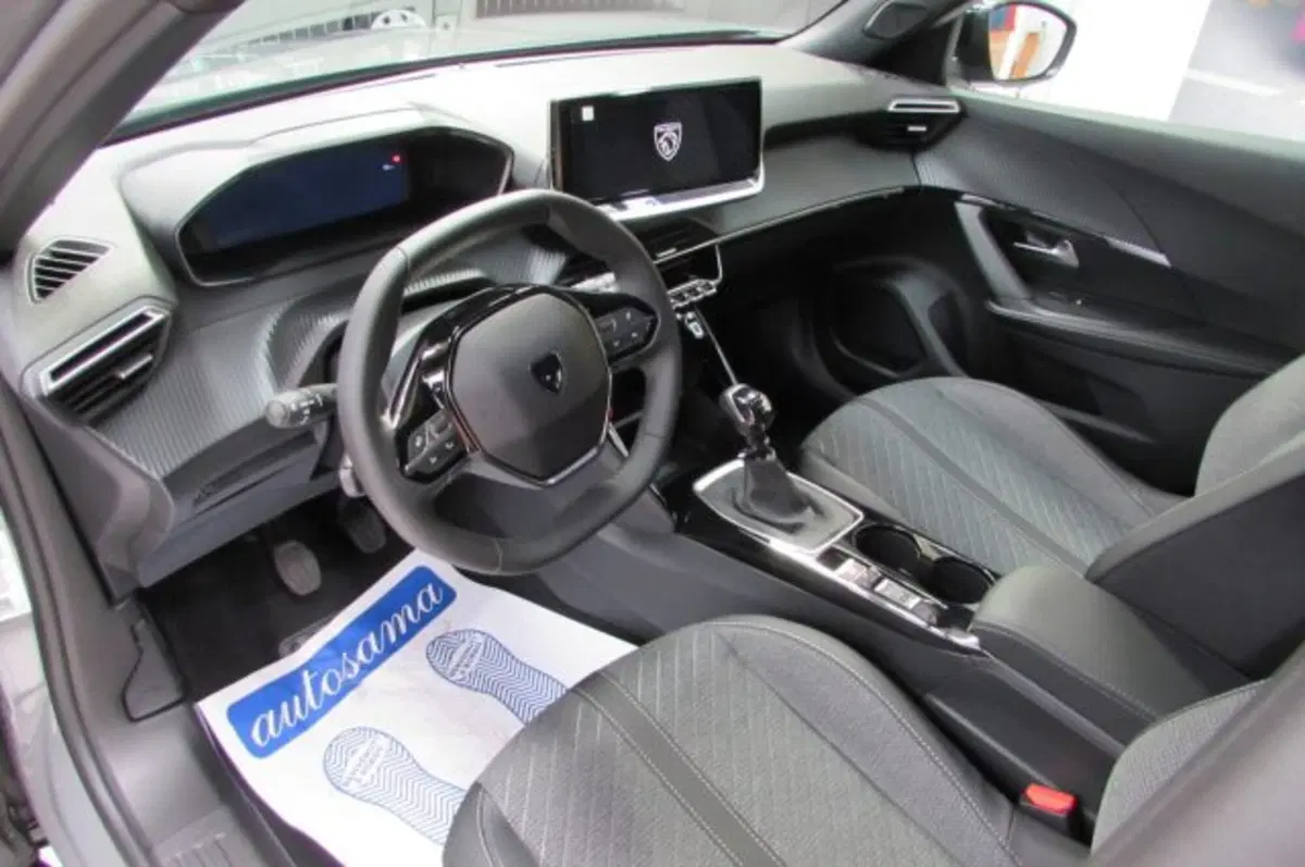 Peugeot 2008 nuova a Milano (8)