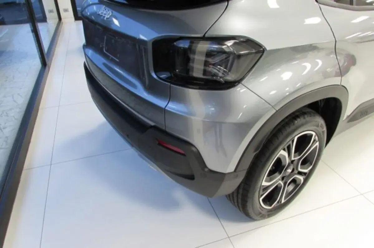 Jeep Avenger nuova a Milano (12)