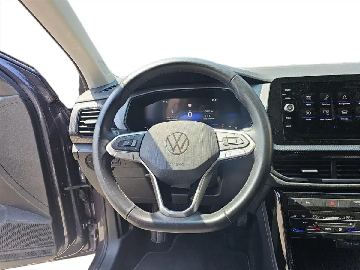 Volkswagen T-Cross usata a Lecco (12)