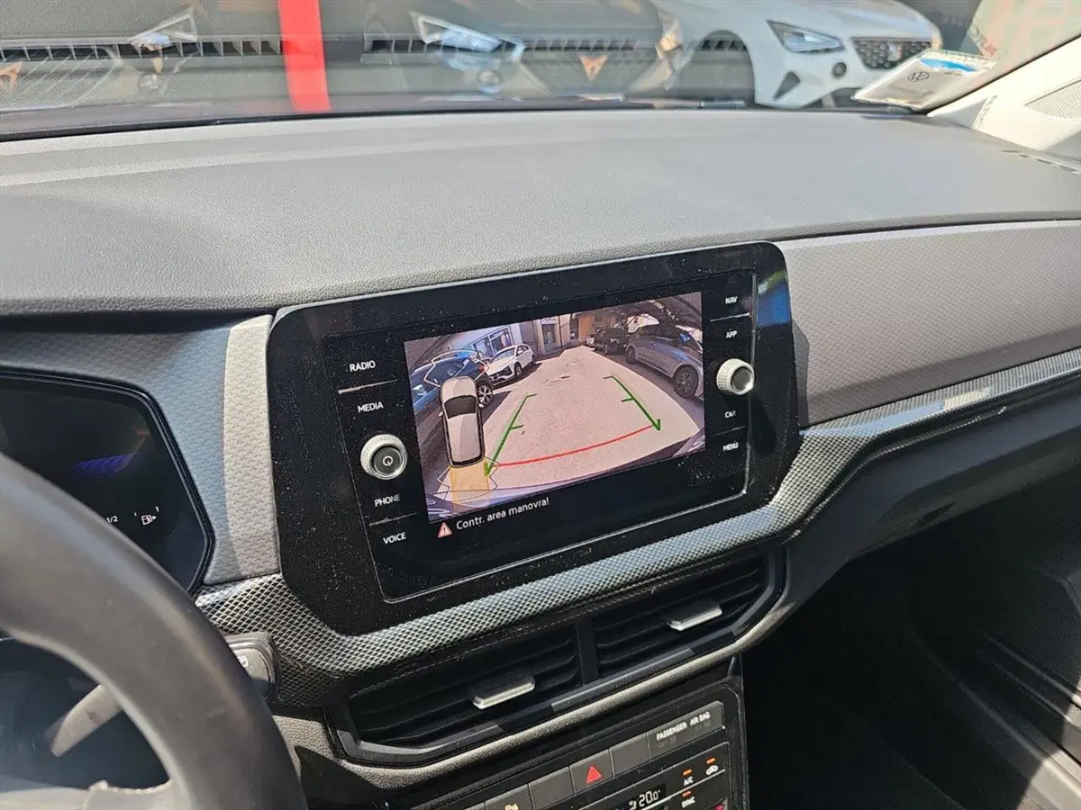 Volkswagen T-Cross usata a Lecco (15)