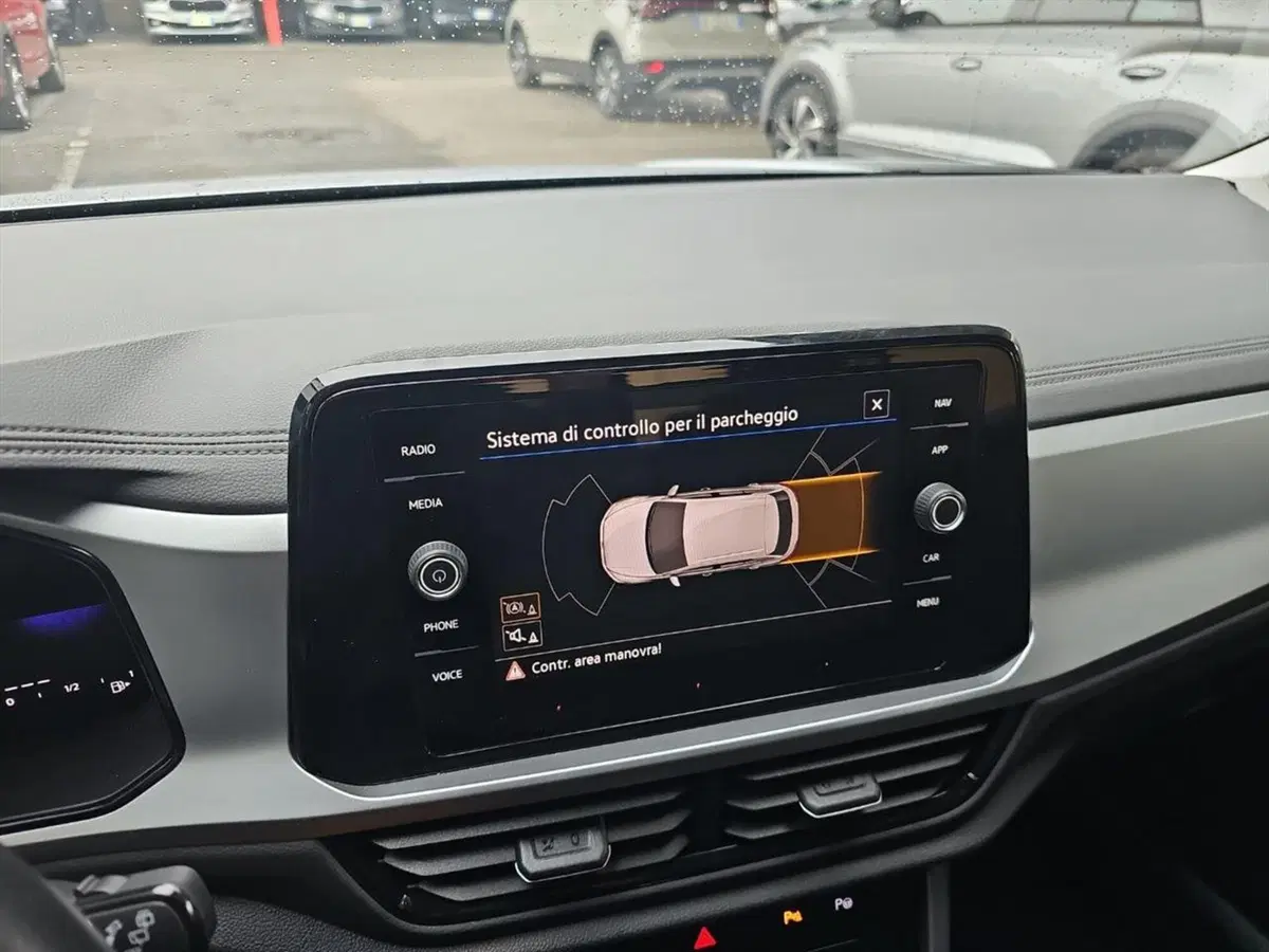 Volkswagen T-Roc usata a Lecco (14)