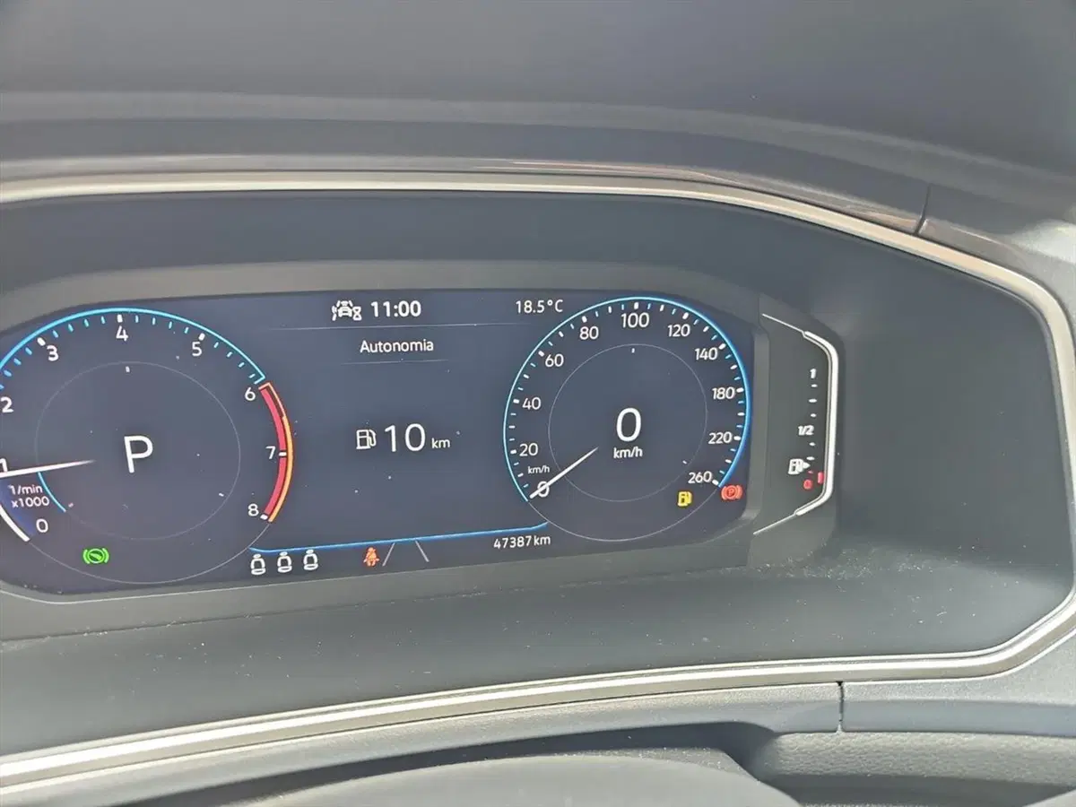 Volkswagen T-Roc usata a Lecco (14)