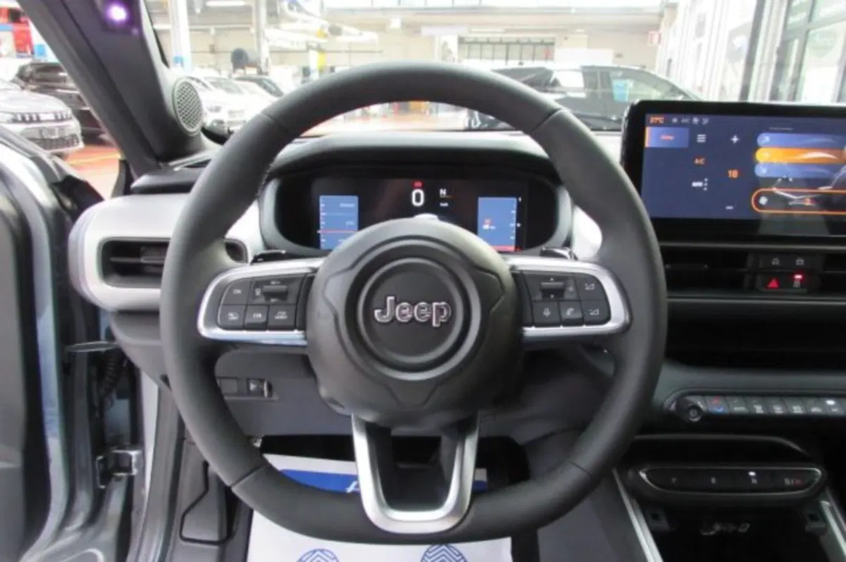 Jeep Avenger nuova a Milano (13)