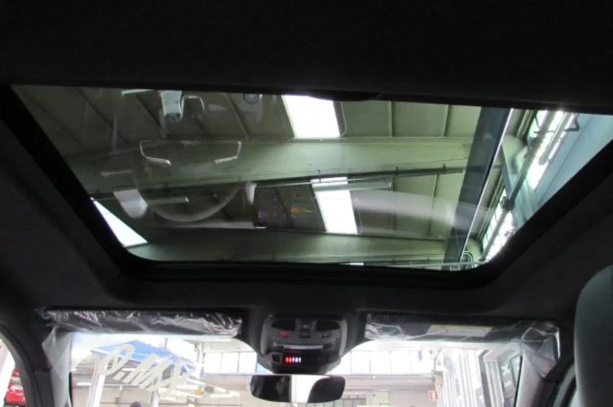 Jeep Avenger nuova a Milano (17)