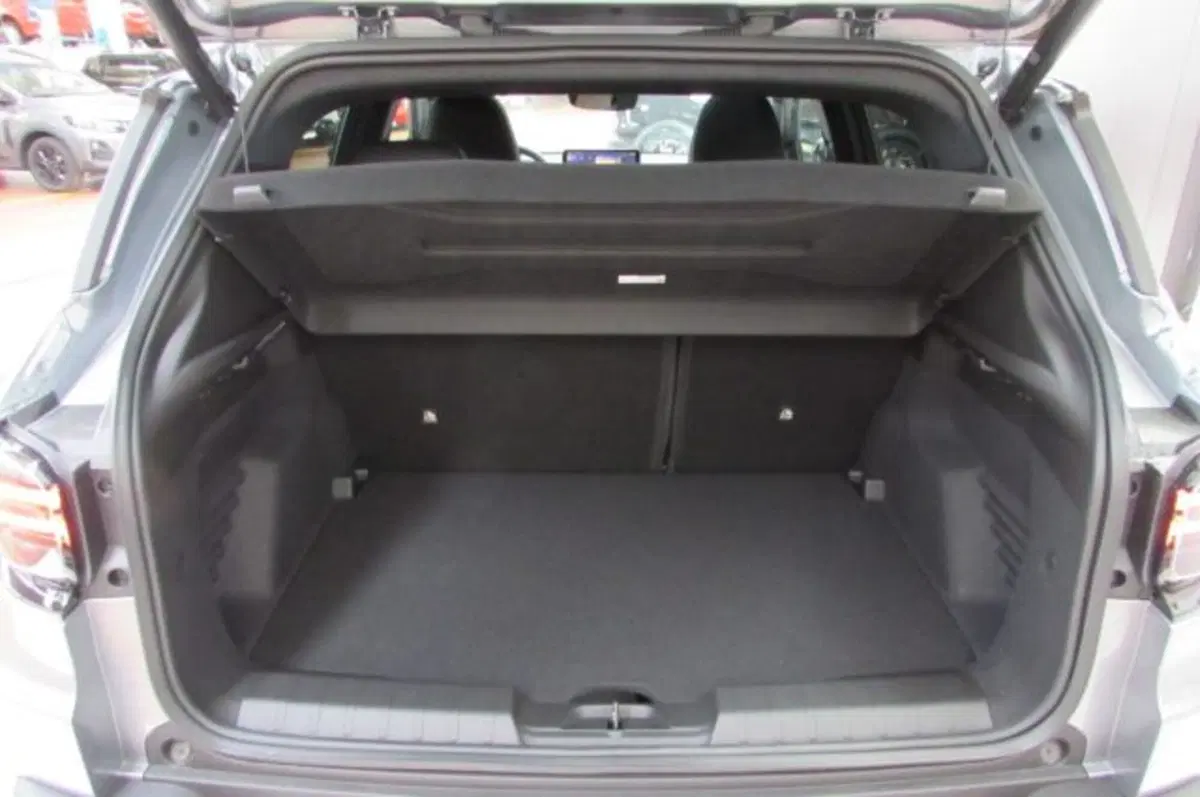 Jeep Avenger nuova a Milano (19)