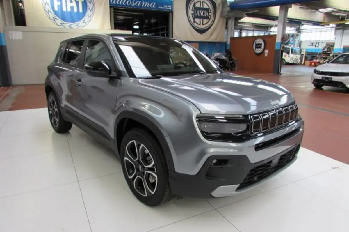 Jeep Avenger nuova a Milano (2)