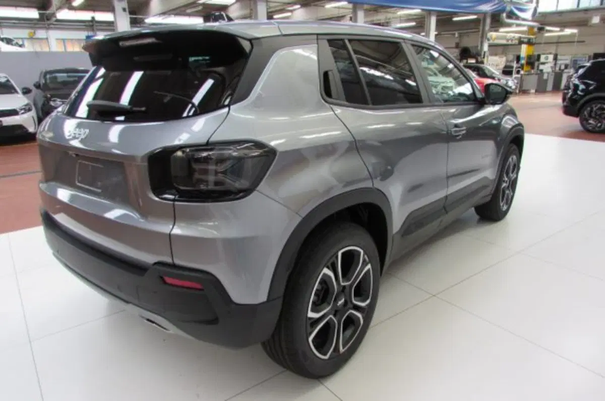 Jeep Avenger nuova a Milano (3)