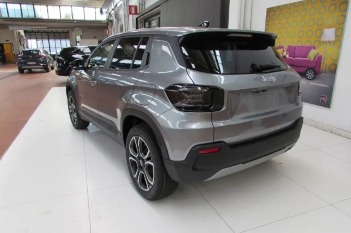 Jeep Avenger nuova a Milano (4)