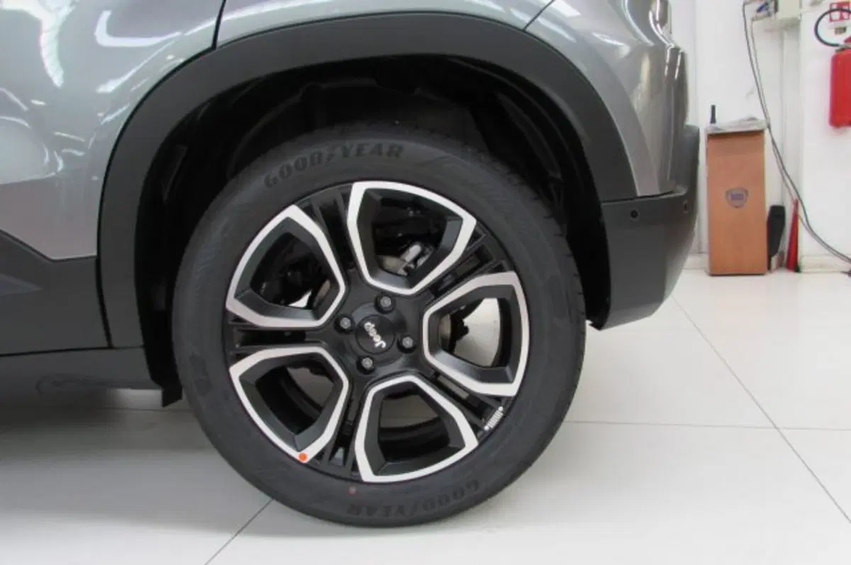 Jeep Avenger nuova a Milano (5)