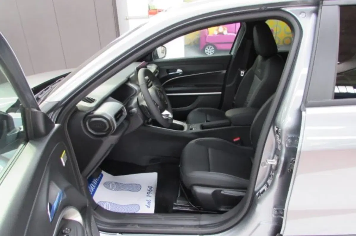 Jeep Avenger nuova a Milano (7)