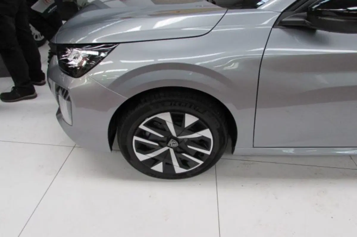 Peugeot 208 nuova a Milano (5)