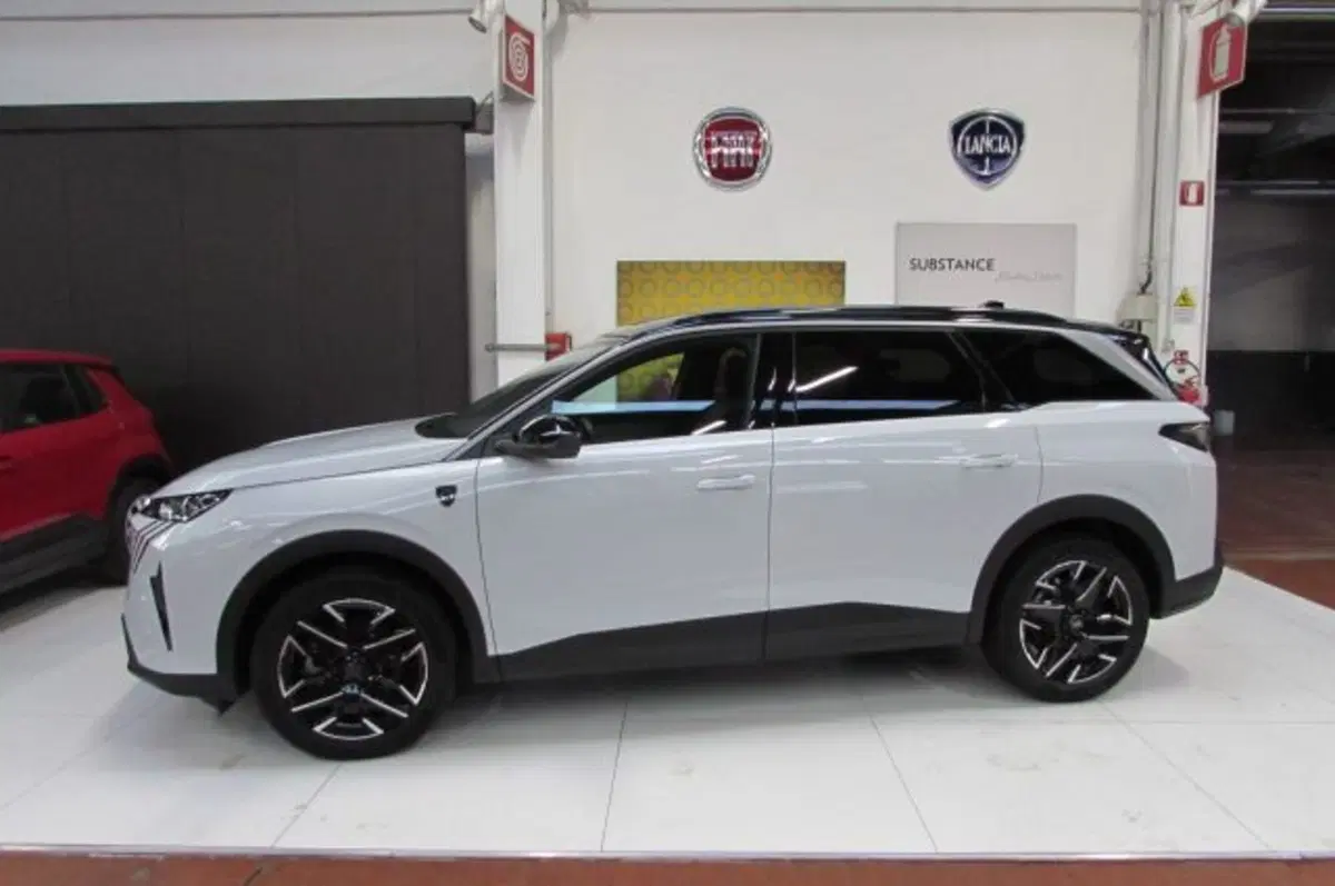 Peugeot 5008 usata a Milano (4)