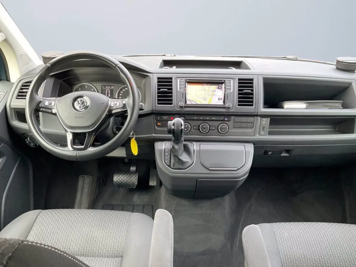 Volkswagen Multivan usata a Milano (12)