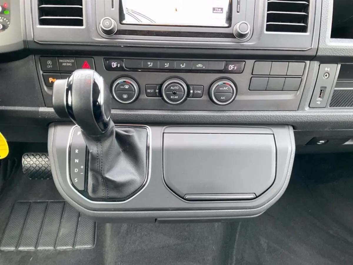 Volkswagen Multivan usata a Milano (15)