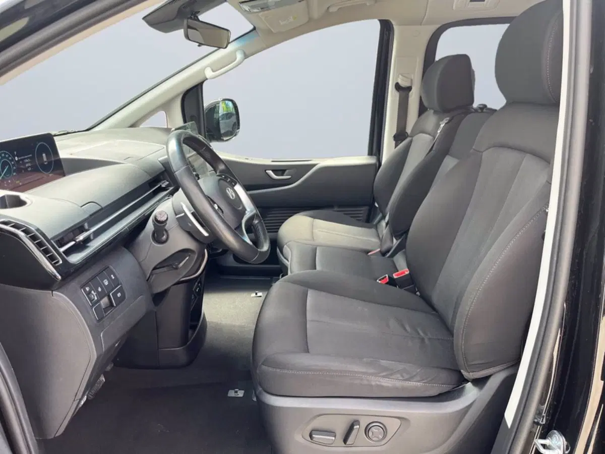 Hyundai Staria usata a Milano (10)