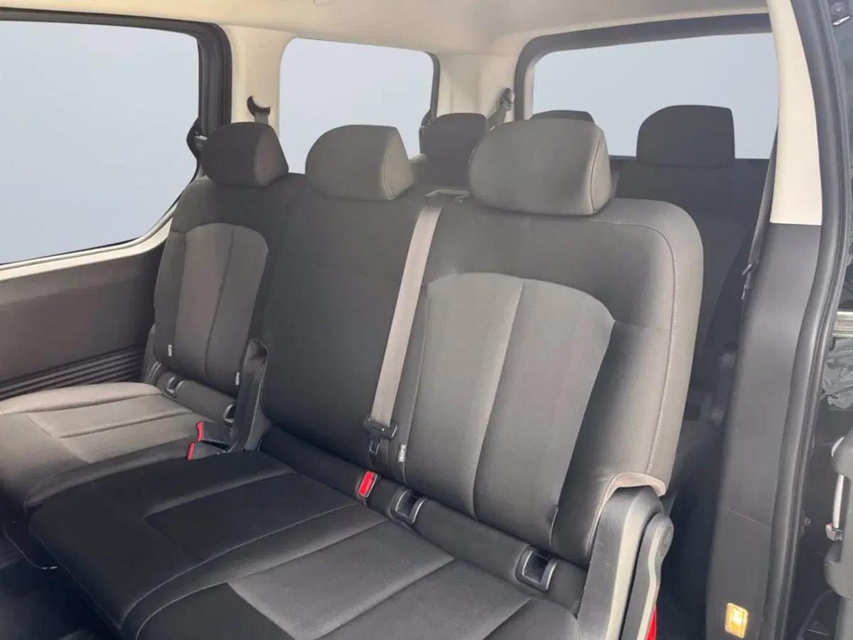 Hyundai Staria usata a Milano (12)