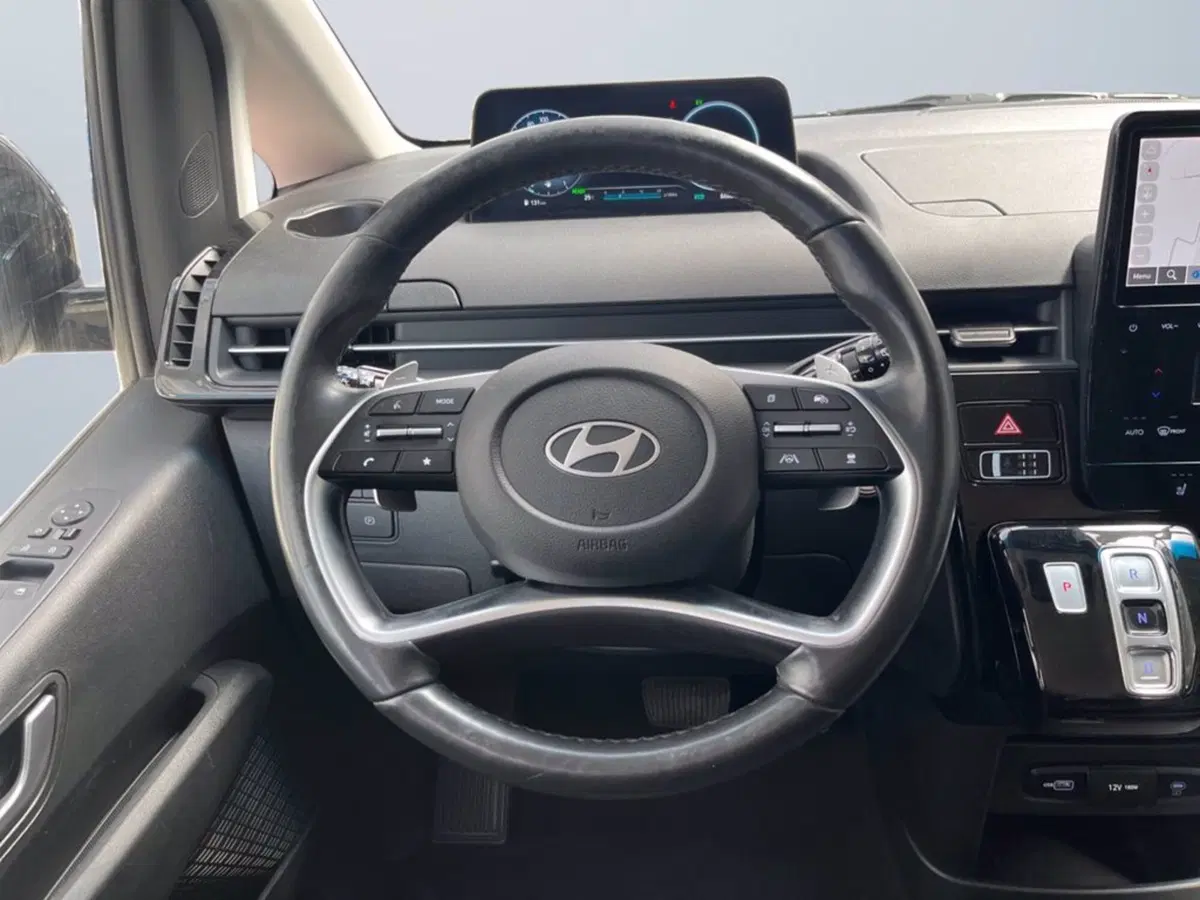 Hyundai Staria usata a Milano (13)