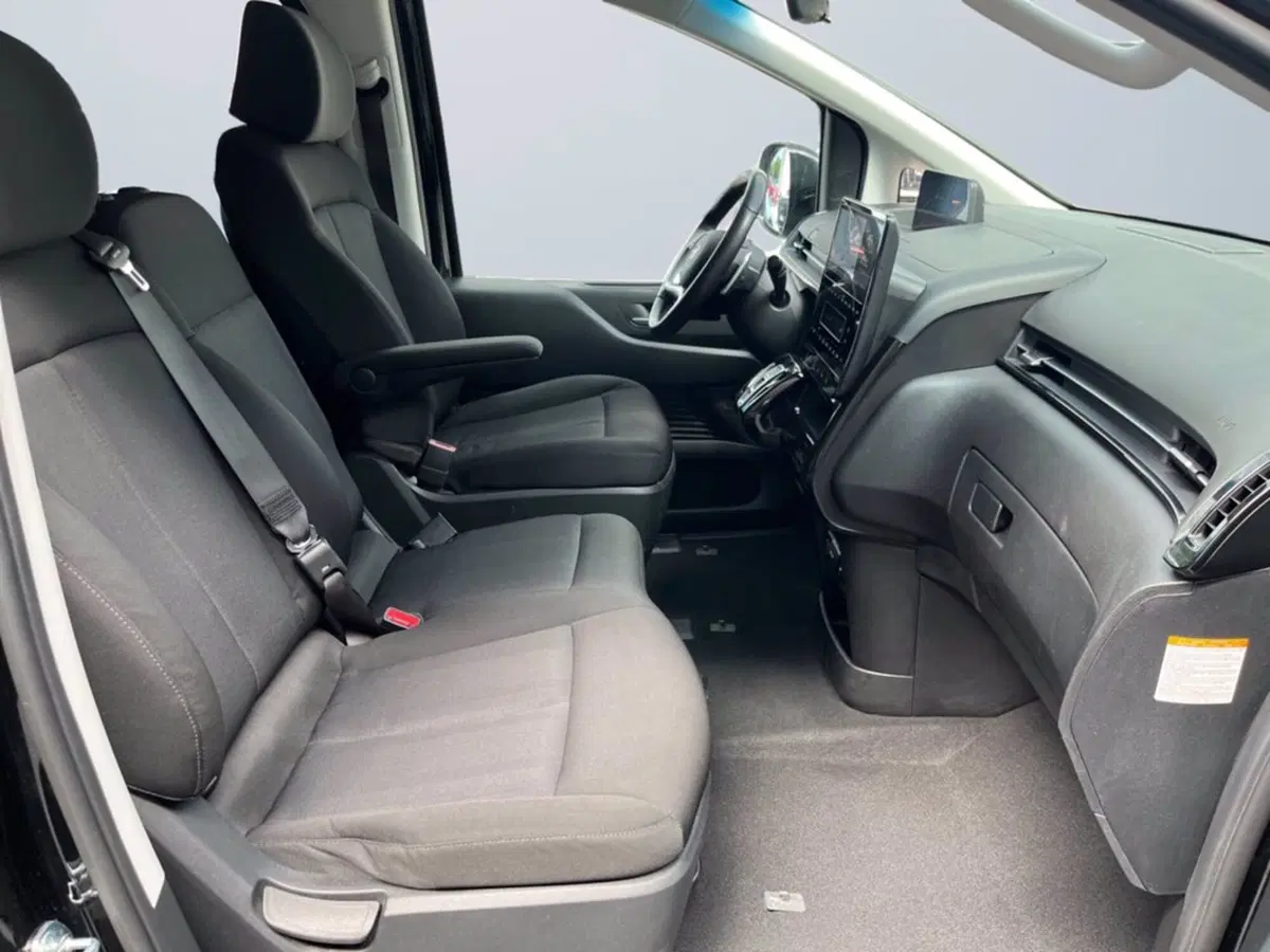 Hyundai Staria usata a Milano (15)