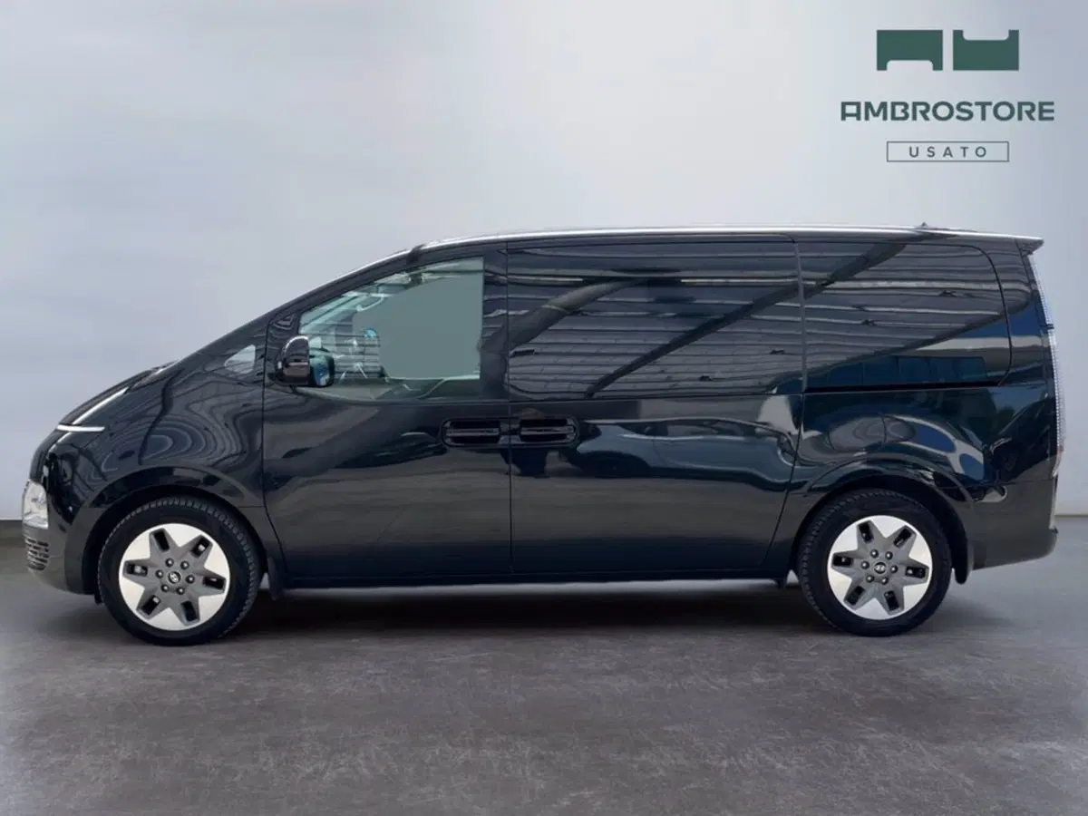 Hyundai Staria usata a Milano (2)