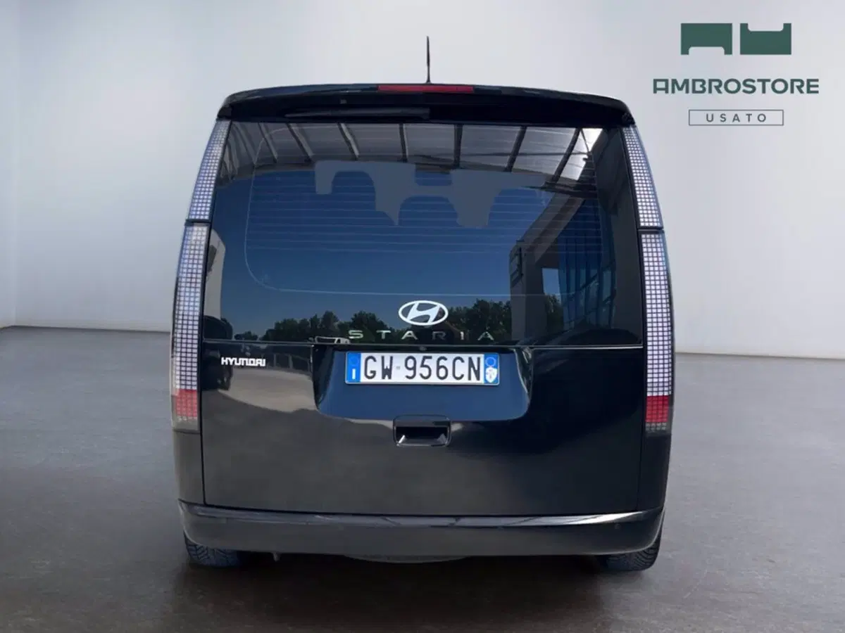 Hyundai Staria usata a Milano (4)