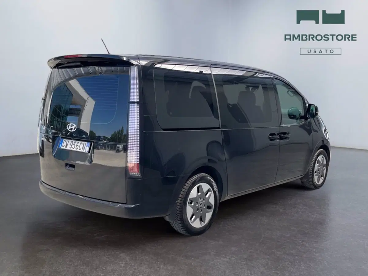 Hyundai Staria usata a Milano (5)
