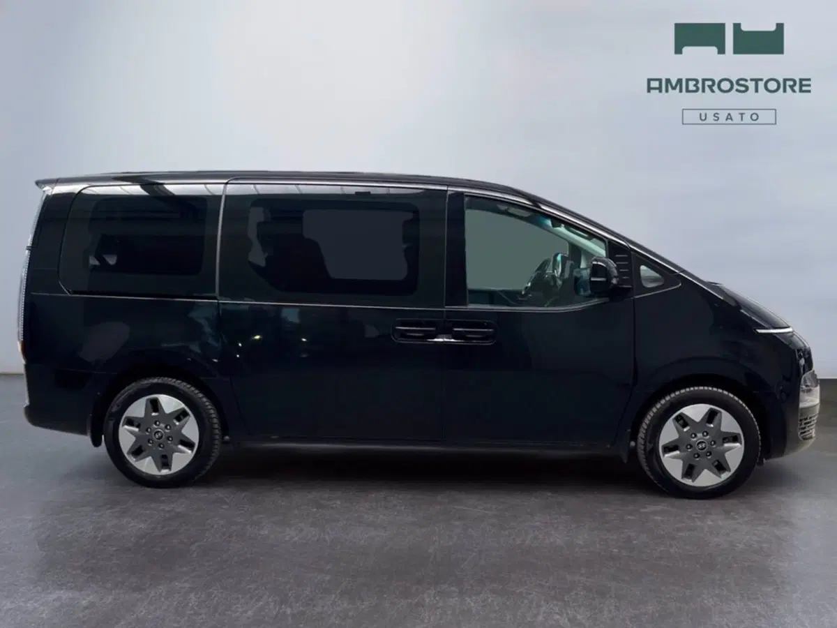Hyundai Staria usata a Milano (6)