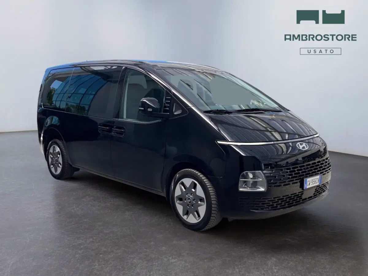 Hyundai Staria usata a Milano (7)