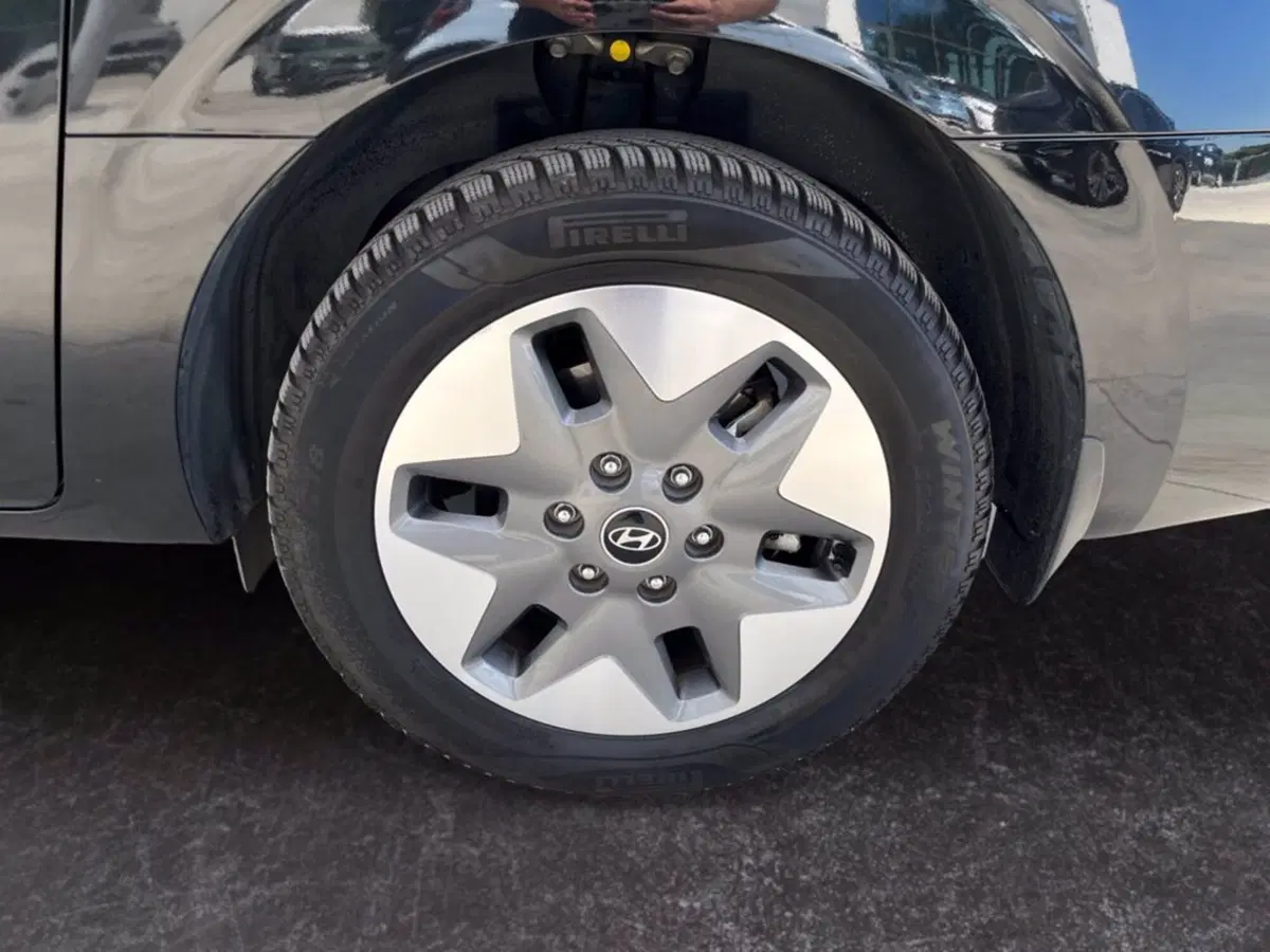 Hyundai Staria usata a Milano (9)