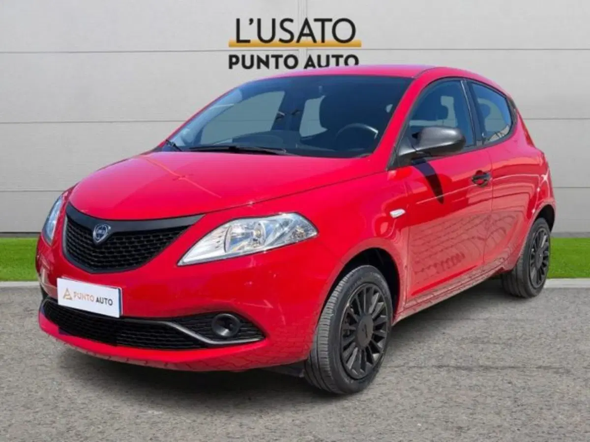 Lancia Ypsilon usata a Ancona