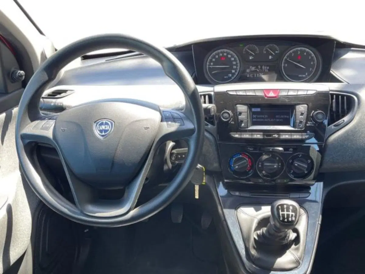 Lancia Ypsilon usata a Ancona (10)