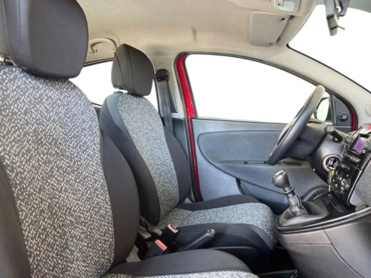 Lancia Ypsilon usata a Ancona (16)