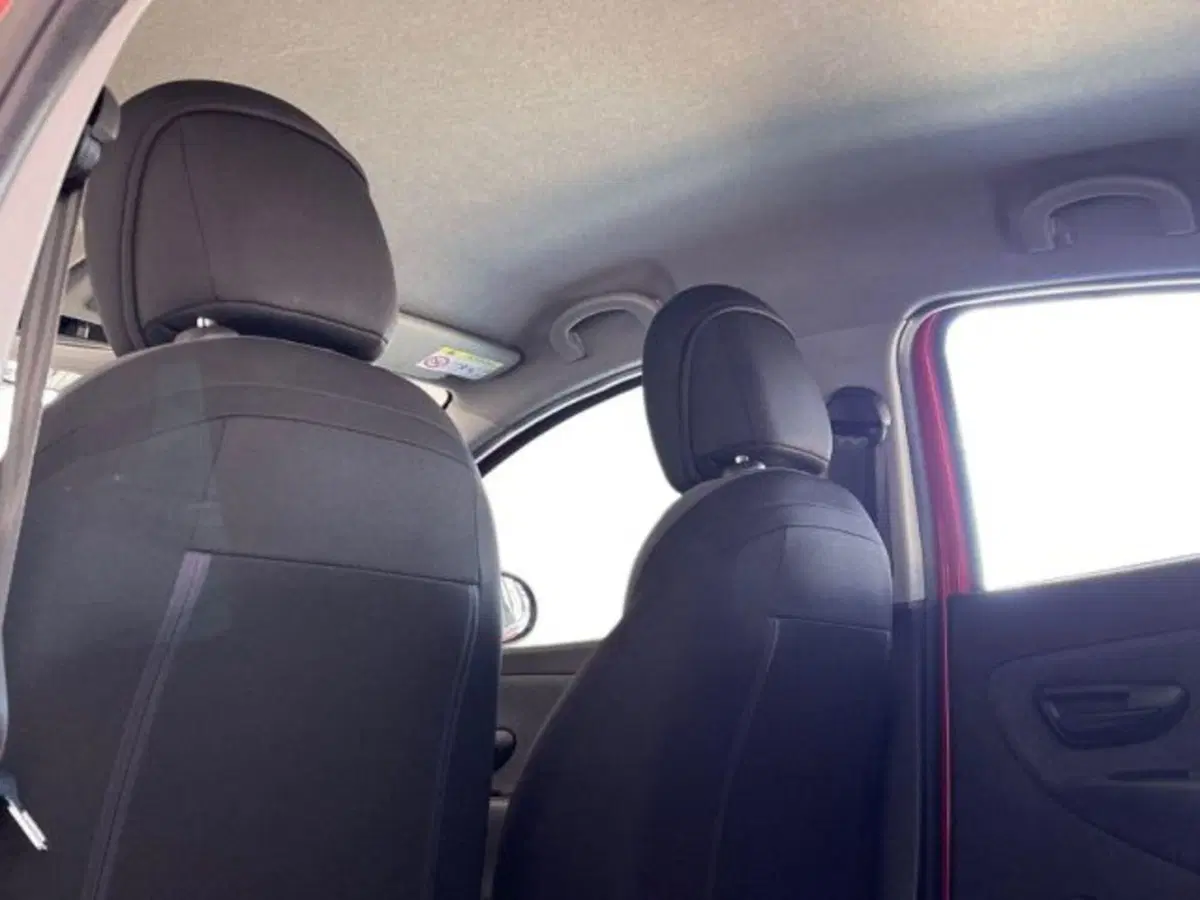 Lancia Ypsilon usata a Ancona (17)