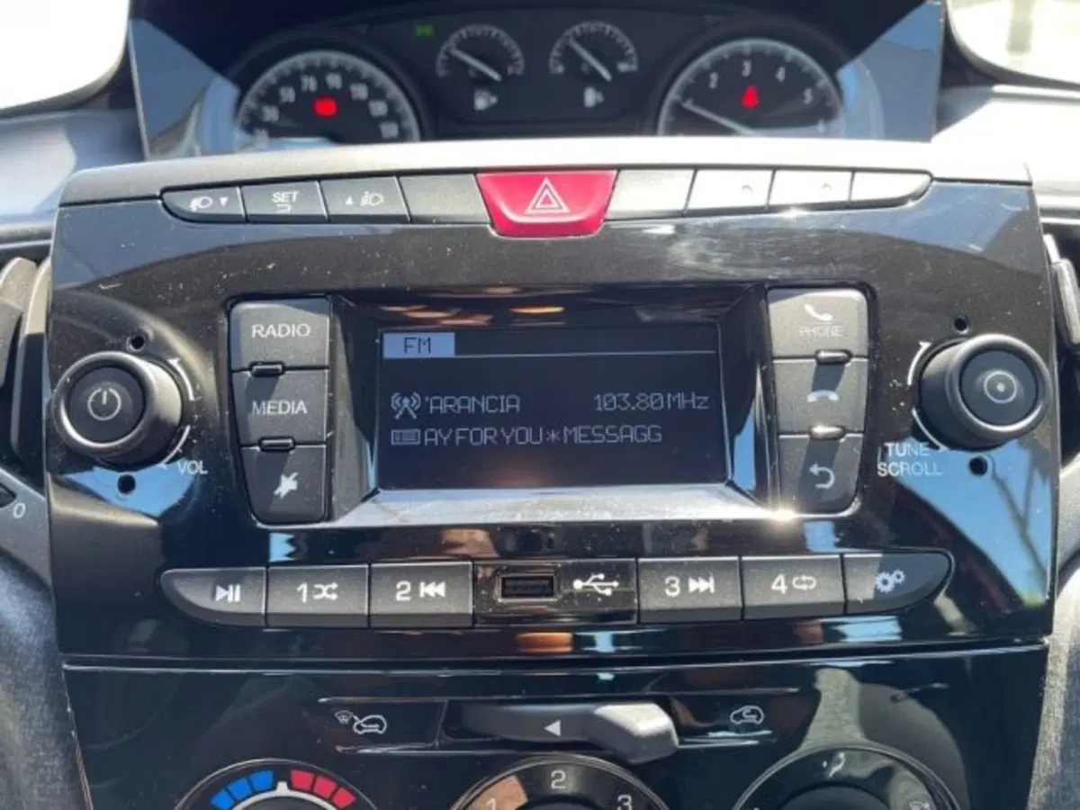 Lancia Ypsilon usata a Ancona (18)