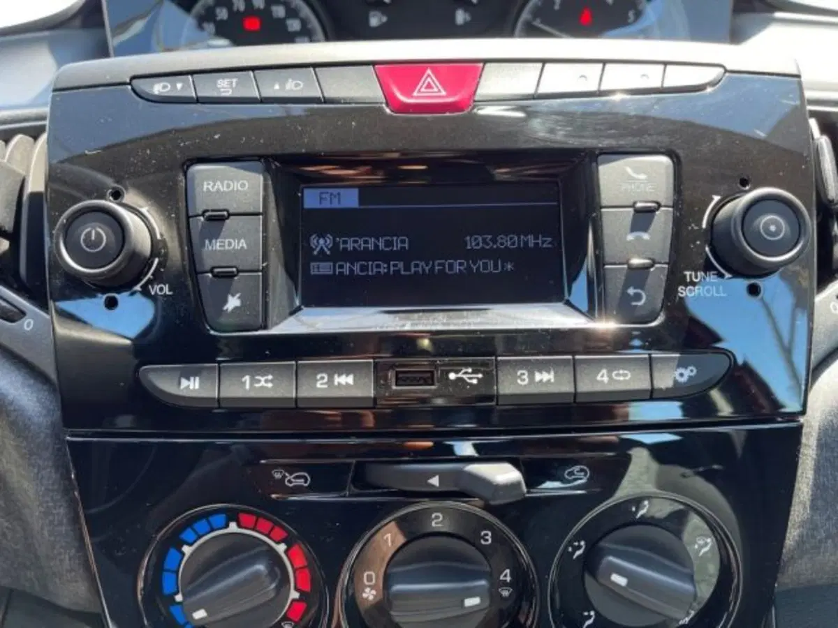 Lancia Ypsilon usata a Ancona (19)