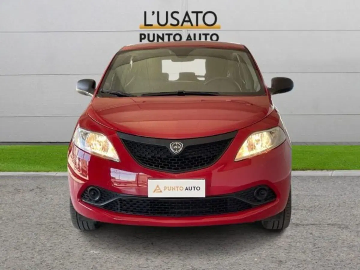 Lancia Ypsilon usata a Ancona (2)